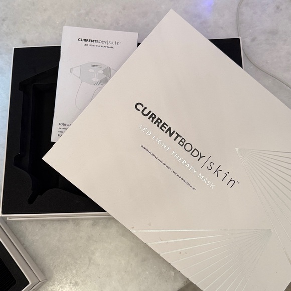 CurrentBody LED Red Light Face Mask
Series 1 in bag & box - Picture 7 of 9